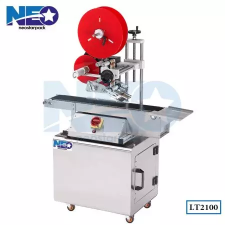 Top label applicator with conveyor - Top Labeler